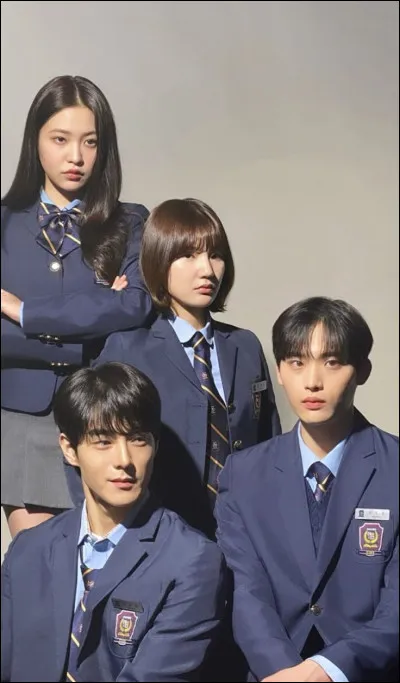 Dans quel K-drama les personnages vivent-ils dans une école d'élite ?