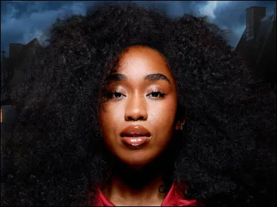 Qui est cette flamboyante influenceuse, très humaine et à l'écoute des gens ?