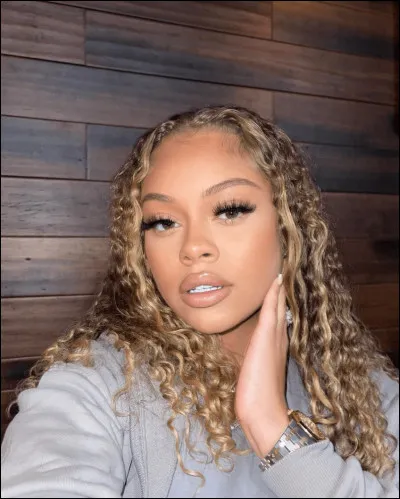 Qui est cette autre diva toute chaude ?