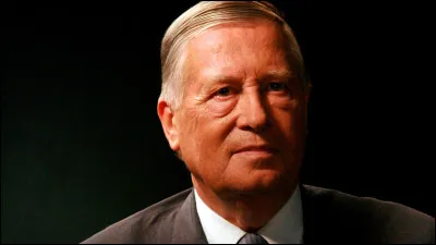 Qui est ce journaliste politique, auteur de cette citation ''Emmanuel Macron est le candidat attrape-tout.'' ?