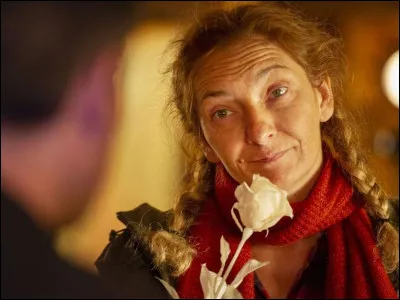 Dans un feuilleton télévisé, la capitaine MArleau a comme couvre-chef fétiche ....