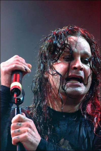 Quel animal a-t-il mordu sur scène ?