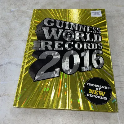 Le plus long chat du monde (selon le Guinness World Records) mesurait 110 cm :