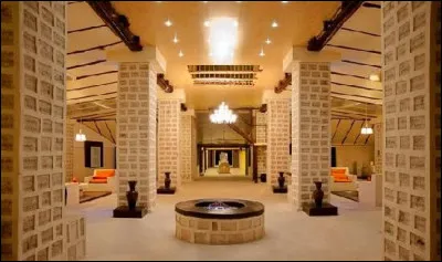 Dans quel pays se trouve un hôtel entièrement construit avec du sel ?