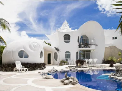 Où peut-on dormir dans une réplique grandeur nature dun coquillage géant ?