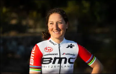 Julie Bresset est une coureuse cycliste spécialiste de VTT cross-country.