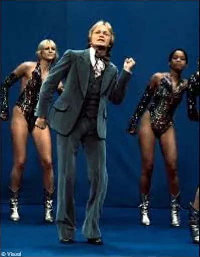 "Regarde ta montre, il est déjà huit heures..." : quelle chanson de Claude François commence par ses paroles ?