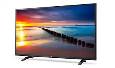 À quel animateur est associée l'émission télévisée qui pose une multitude de questions : "100 % logique, la réponse est sous vos yeux" ?