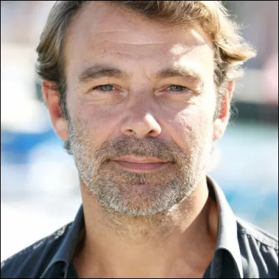 Dans quelle série l'acteur Patrick Puydebat a-t-il fait ses débuts ?