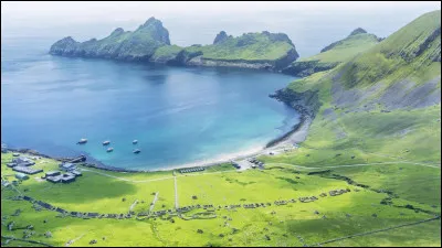 De quel pays dépend l'archipel de Saint-Kilda, situé dans l'océan Atlantique ?