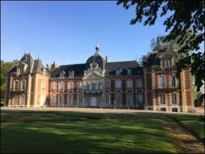 Je vous emmène au château de Bois-Himont. Village Seinomarin, il se situe en région ...