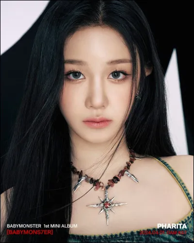 Que est le nom de naissance de Pharita ?