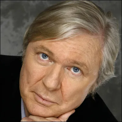 Qui est ce chanteur américain dont d'une des chansons sintitule ''Hollywood'' ?