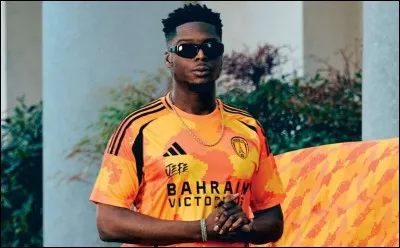 À quel club appartient ce maillot, porté par le rappeur Ninho ?