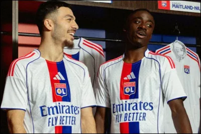 À quel club appartient ce maillot ?