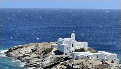 Comment s'appelle la capitale de l'île de Sifnos ?