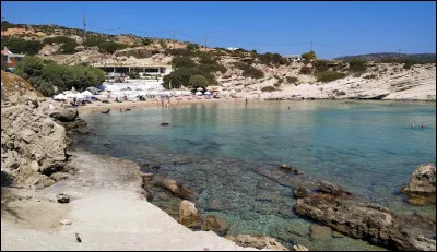 Kárpathos est une île grecque qui se trouve entre la Crète et ..... .