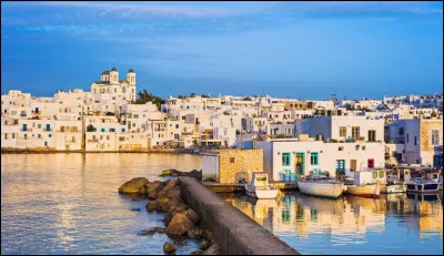 Comment s'appelle cette basilique situ&eacute;e sur l'&icirc;le de Paros ?