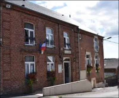 Village Axonais, sur les bords du Thon et du Petit Gland, Martigny se situe dans l'ex région ...