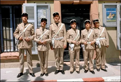 D'après une série de films, de quelle ville du Sud de la France Louis de Funès incarne-t-il un gendarme ?