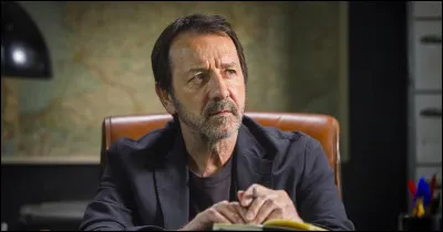 Dans les romans policiers de Fred Vargas, comment s'appelle le commissaire qui mène l'enquête ?