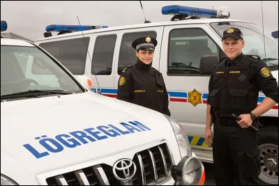 Dans quelle langue "police" se dit-il "lögregla" ?