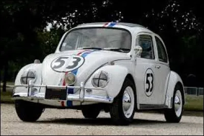 En 1968, quel surnom est donné à la voiture dans "Un amour de Coccinelle" ?