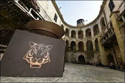 Quel était le nom complet de l'émission Fort Boyard lors de son apparition en 1990 ?