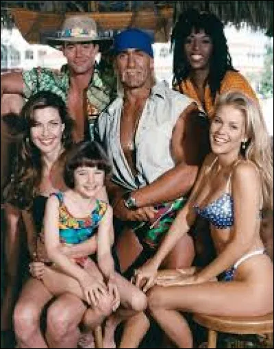 Dans les années 90, le catcheur Hulk Hogan incarne le héros principal de la série "Caraïbes Offshore".