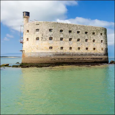 Dans quelle émission faut-il réussir des épreuves pour remporter des clefs et des indices, afin de récolter un maximum de Boyards.