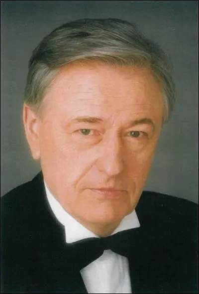 Il a jou dans la srie 'Les chteau des oliviers' en 1993, c'est Louis...