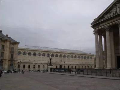 À qui doit-on la chanson "Place des grands hommes" ?