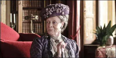 Dans quel lieu Violet Crawley avoue-t-elle avoir failli senfuir avec le prince Kuragin ?