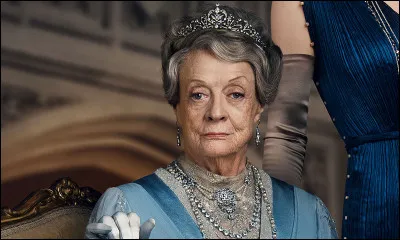 Dans quel lieu Violet Crawley avoue-t-elle avoir failli s�enfuir avec le prince Kuragin ?