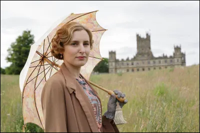 Dans quel pays Edith part-elle pour accoucher ?