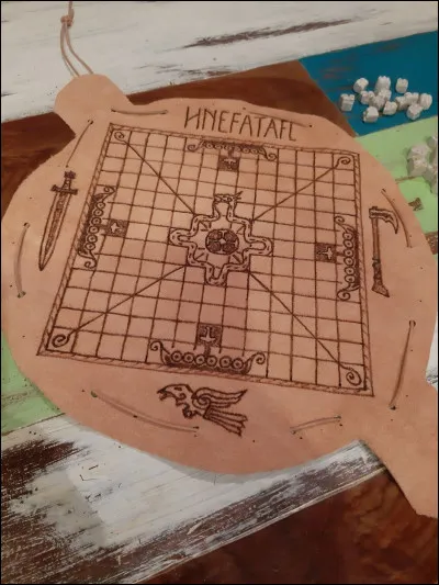 Hnefatafl est un ancien jeu viking dont le but est
