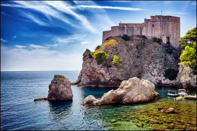 Quel célèbre fort se situe dans la ville de Dubrovnik, en Croatie ?