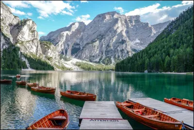 Dans quel massif montagneux se situe la Marmolada (le point culminant) ?