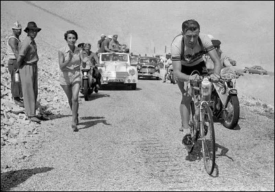Dans quelle édition les coureurs s'attaquent-ils aux pentes du Ventoux pour la première fois ?