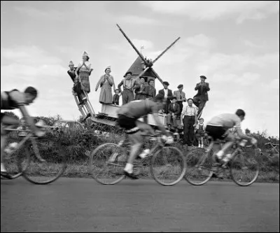 En 1954 le Tour démarre pour le première fois de l'étranger mais de quelle ville ?