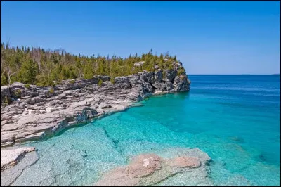 La péninsule Bruce est une bande de terre entre le lac Huron et la baie Géorgienne. Dans quel pays est-elle située ?