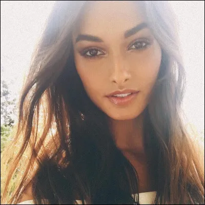 Tu pourrais reconnaître une fille que tu n'as vue qu'une fois...