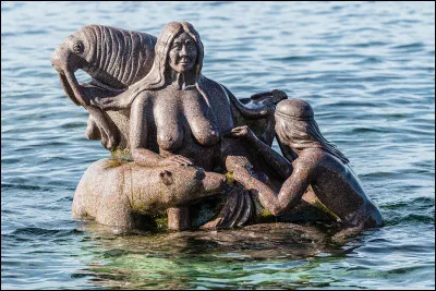 Sur quelle grande île peut-on observer la statue de Sedna (dans la capitale) ?