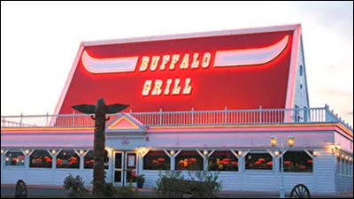 Quelle est la ville qui a vu l'ouverture du tout premier Buffalo Grill ?