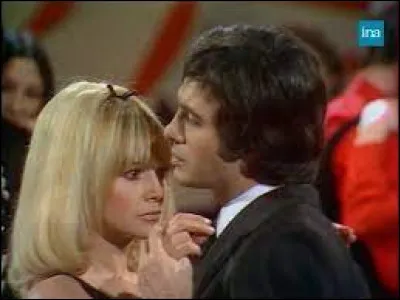 Quel est le titre de ce sketch très célèbre qu'il joue avec Sophie Daumier ?