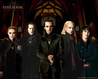 Quel est le nom de la famille vampire ennemie principale dans "Révélation" ?
