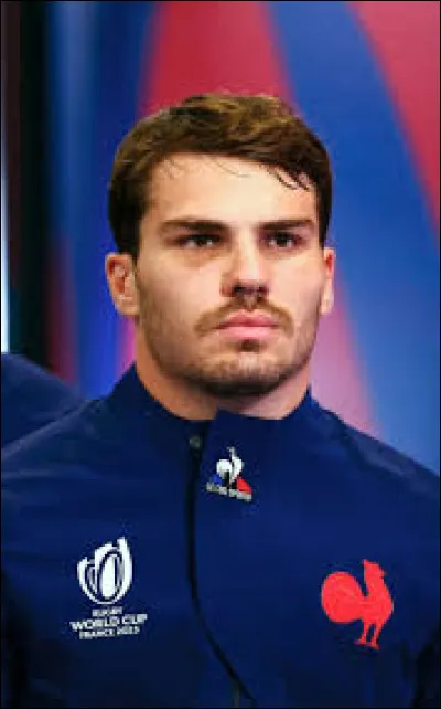 Quel sport pratique Antoine Dupont ?