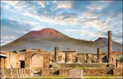 24 AOÛT 79 - Une violente éruption volcanique provoque le destruction de la ville de Pompéi et entraine la mort de plusieurs milliers de romains : de quel volcan s'agit t-il ?