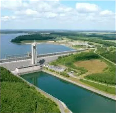 Dans quel pays se situent les lacs de l'Eau d'Heure ?