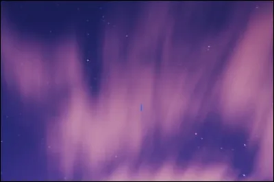 Quel phénomène atmosphérique terrestre, souvent visible au lever ou au coucher du soleil, peut parfois teinter le ciel de nuances de rose, d'orange, de rouge, et, plus rarement, de violet, en raison de la diffusion de la lumière par les particules présentes dans l'atmosphère ?